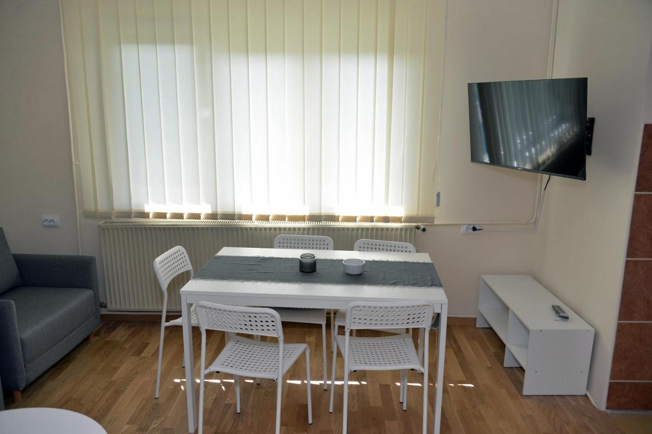 Affordable And Newly Renovated 1-Bedroom Apartment Kraljevo Exterior foto