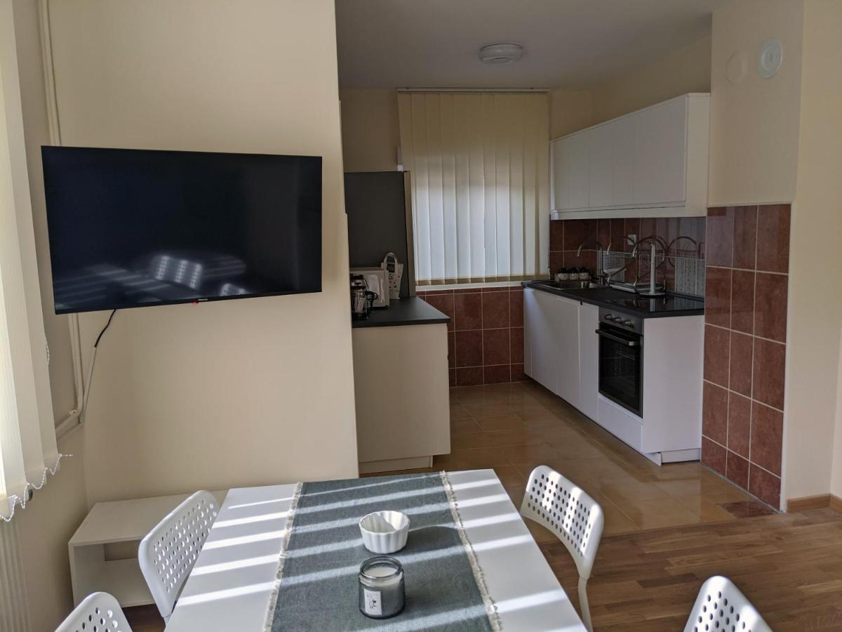 Affordable And Newly Renovated 1-Bedroom Apartment Kraljevo Exterior foto