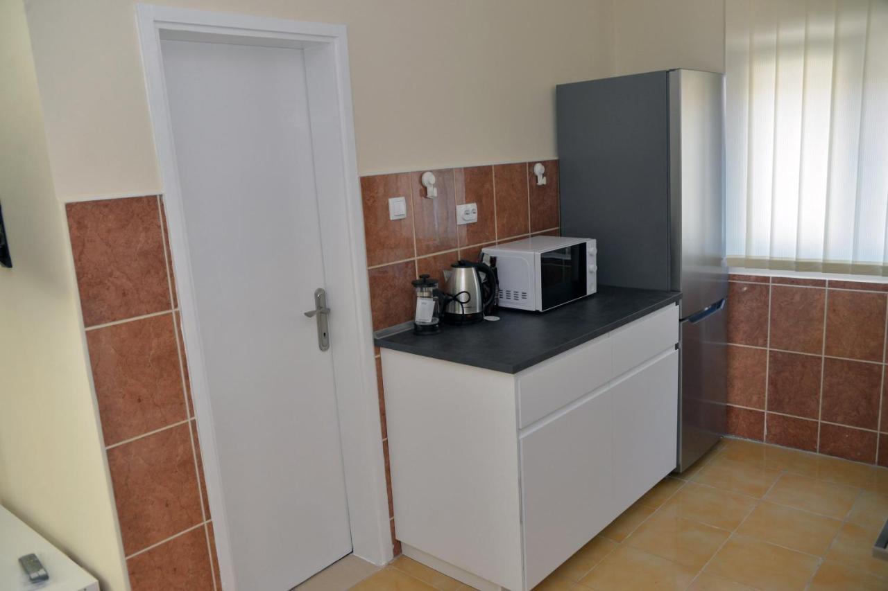 Affordable And Newly Renovated 1-Bedroom Apartment Kraljevo Exterior foto