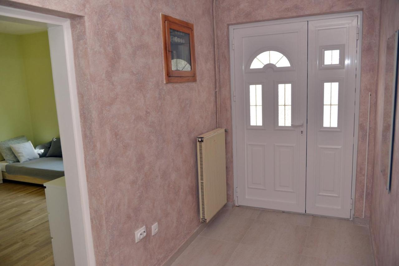 Affordable And Newly Renovated 1-Bedroom Apartment Kraljevo Exterior foto