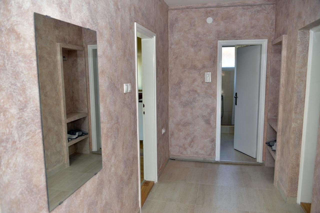Affordable And Newly Renovated 1-Bedroom Apartment Kraljevo Exterior foto